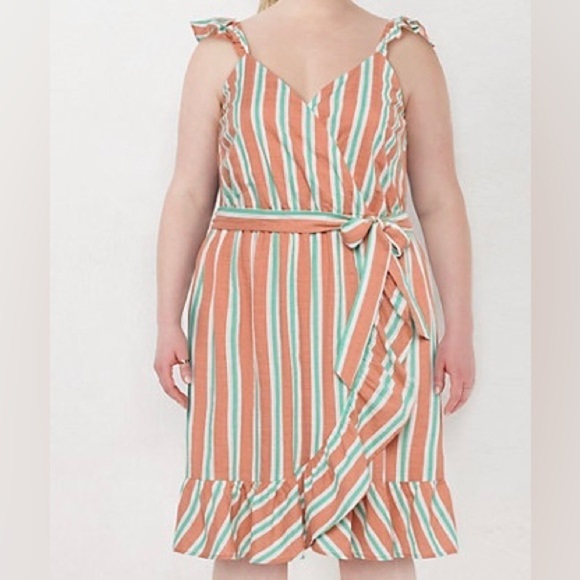 NWT Plus  Size LC Lauren Conrad Surplice
Faux-Wrap Dress with ruffles, Size: XXL - Picture 2 of 9